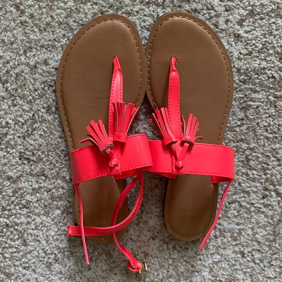 Old Navy Thong Sandals - Picture 2 of 4